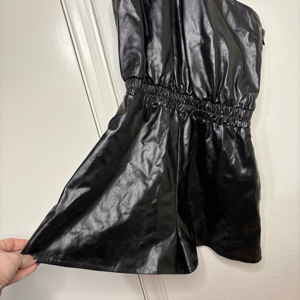 Lovers and Friends REVOLE Black Faux Leather Sleek One Shoulder Romper NWT - Picture 5 of 16